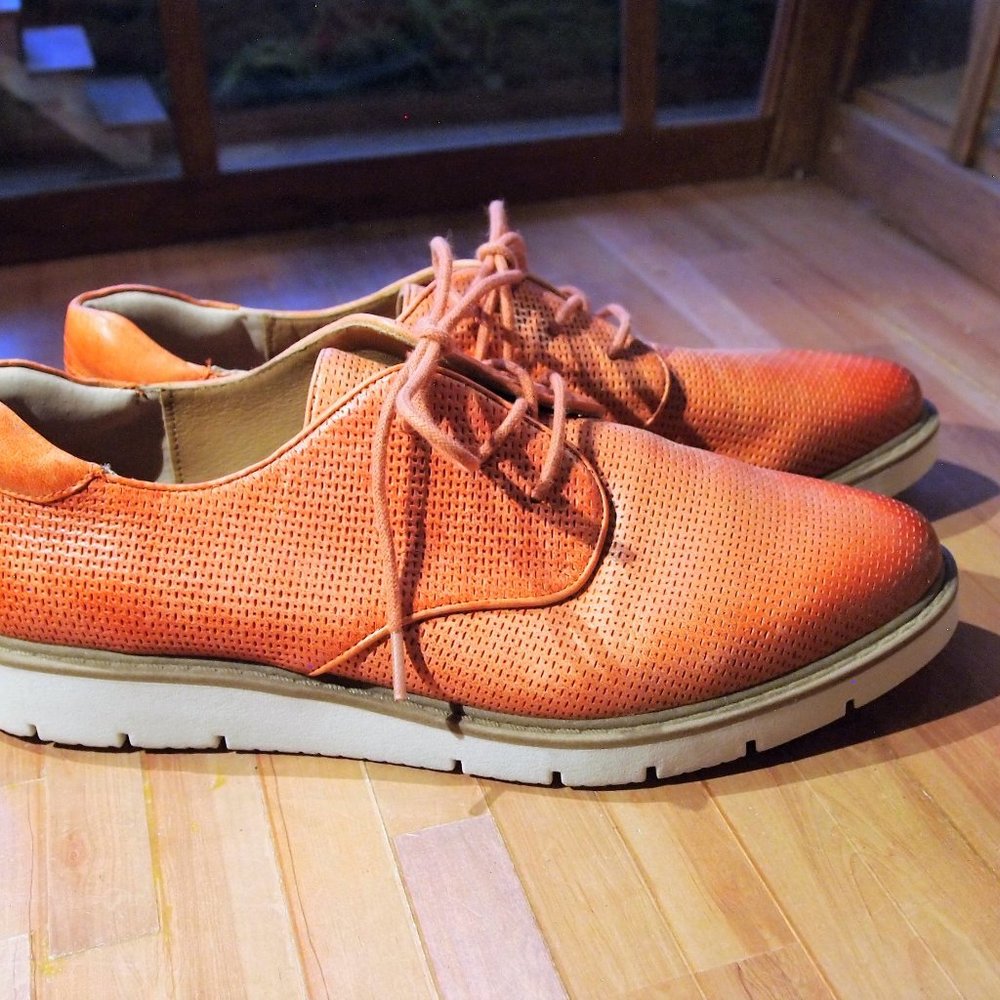 Sofft Peach Leather Oxfords 9